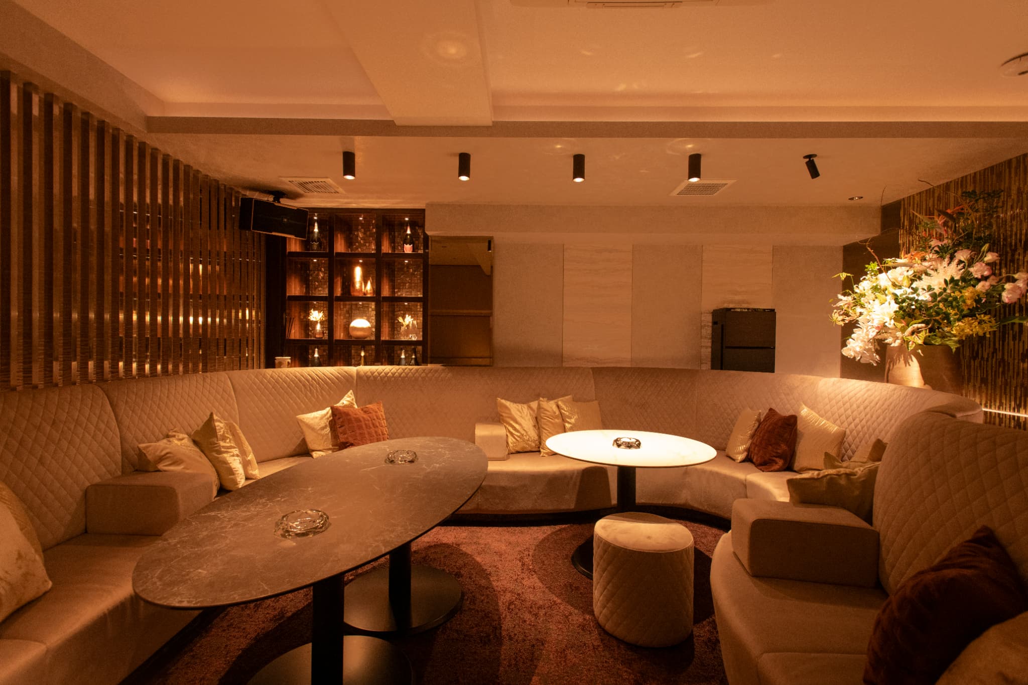 会員制ラウンジ『ヴィラ』｜SIRENE GROUP｜銀座のラウンジ